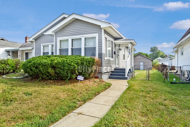 property at 1847 E Riverside Dr