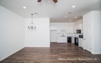 2017 102nd St in Lubbock, TX - Building Photo - Building Photo