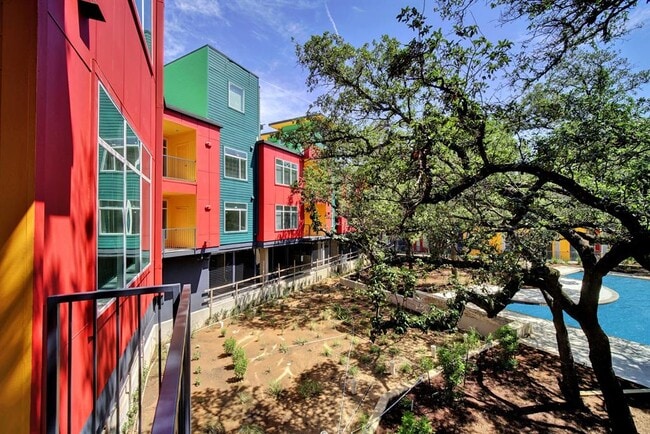 13130 Pond Springs Rd in Austin, TX - Building Photo - Building Photo