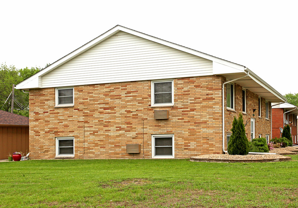 Courtly Park Condos-2244 Pike Lake Dr in New Brighton, MN - Foto de edificio