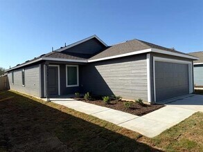 1258 Basswood Dr in Wilmer, TX - Building Photo - Building Photo