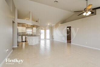 1842 NW 5th Pl in Cape Coral, FL - Foto de edificio - Building Photo