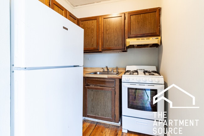 837 W Wolfram St in Chicago, IL - Building Photo - Building Photo