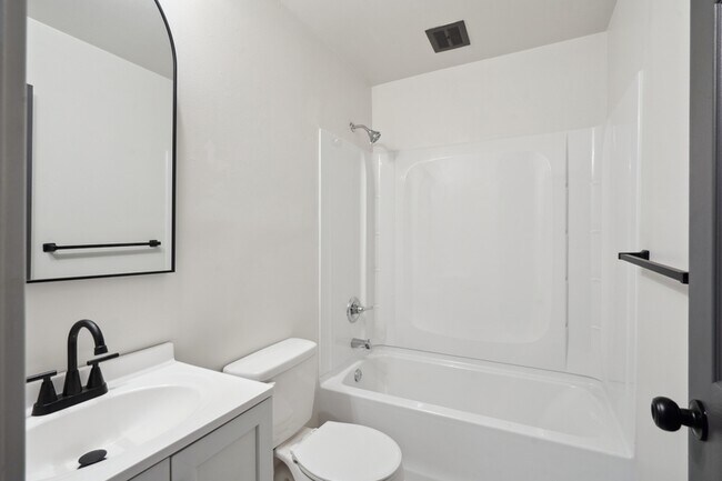1718 C Ave NE in Cedar Rapids, IA - Building Photo - Building Photo