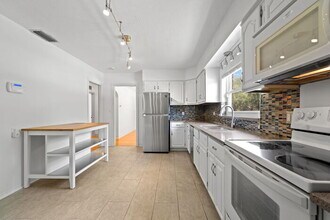 860 37th Ave N in St. Petersburg, FL - Building Photo - Building Photo