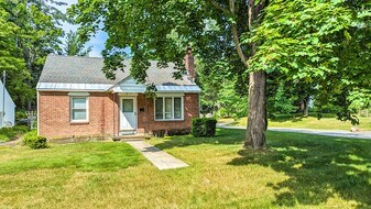 1 Dresden Ct in Albany, NY - Building Photo