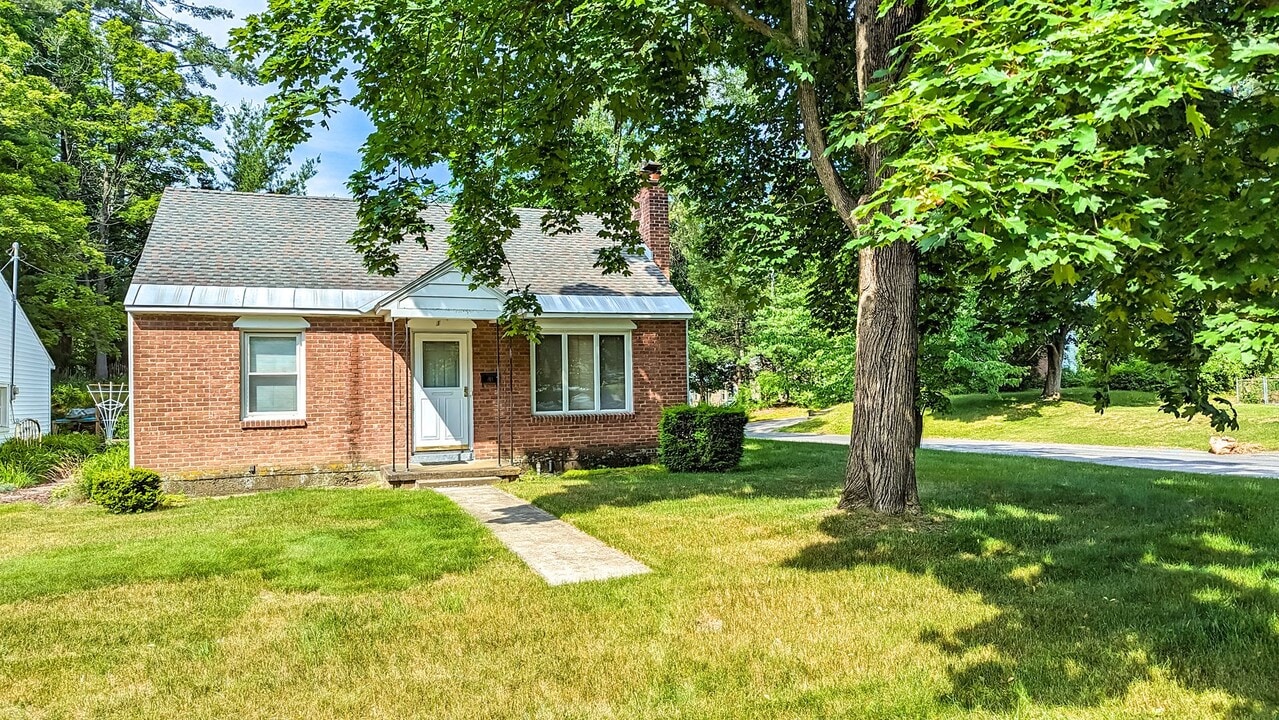 1 Dresden Ct in Albany, NY - Building Photo