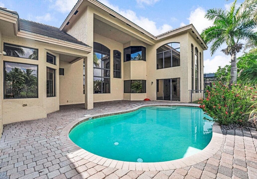 10513 Versailles Blvd in Wellington, FL - Building Photo
