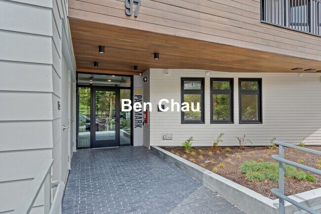 97 Elmwood, Unit 102 in Cambridge, MA - Foto de edificio - Building Photo