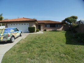 569 Dahlia Pl in Santa Maria, CA - Building Photo