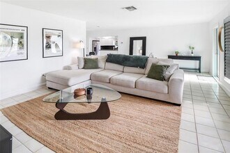 4031 NE 15th Ave in Oakland Park, FL - Building Photo - Building Photo