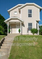 806 Emerald Ave NE in Grand Rapids, MI - Building Photo