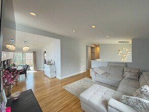 10 Surrey Dr in Greenwich, CT - Building Photo - Building Photo