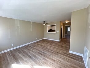 1121 Sherwood Dr in Burlington, NC - Building Photo - Building Photo