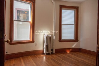 336 Centre St, Unit 1 in Boston, MA - Foto de edificio - Building Photo