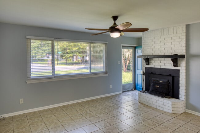 28 Silverstone Cir in Savannah, GA - Building Photo - Building Photo