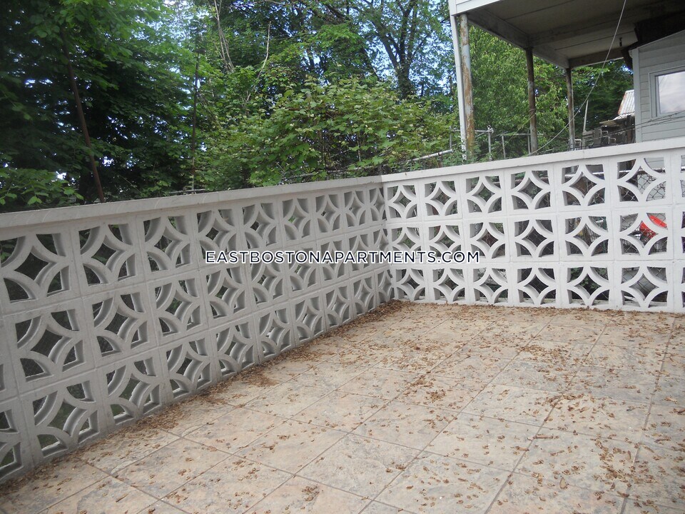 42 Falcon St-Unit -1 in Boston, MA - Foto de edificio