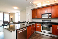 744 N Clark St, Unit 704 in Chicago, IL - Building Photo - Building Photo