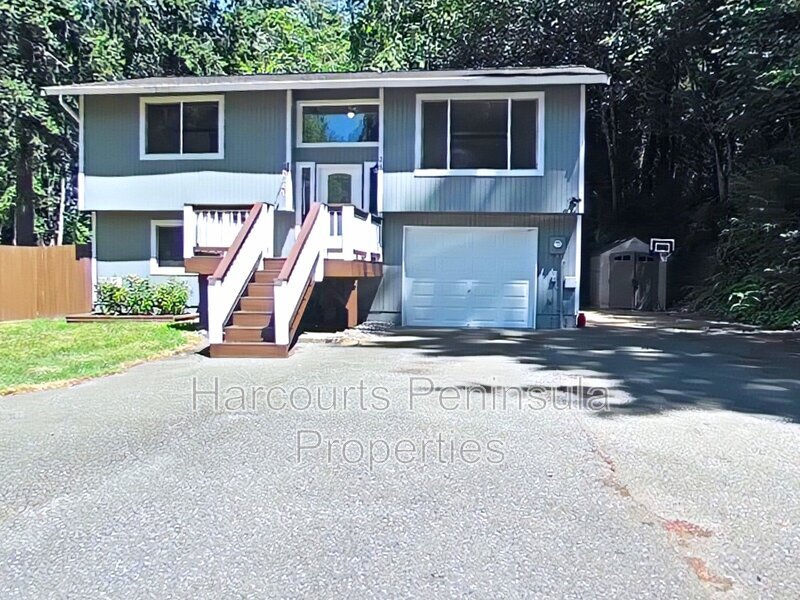 2665 Harbor Heights Ln E in Port Orchard, WA - Building Photo