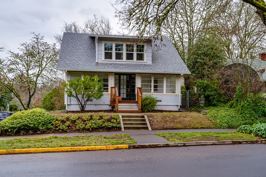 2190 Harris St in Eugene, OR - Building Photo