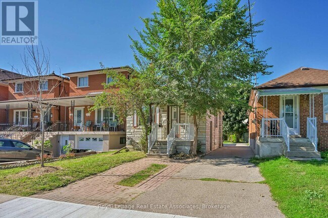 20 EAST Dr in Toronto, ON - Building Photo - Building Photo