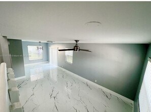 6450 Fern St in Margate, FL - Foto de edificio - Building Photo