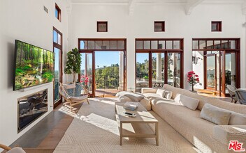 1381 Summitridge Dr in Beverly Hills, CA - Building Photo - Building Photo