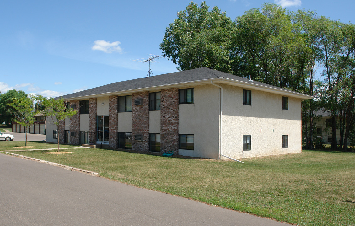 Elmwood Terrace in North Branch, MN - Building Photo