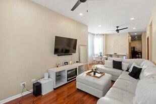 2028 N Hamlin Ave in Chicago, IL - Building Photo