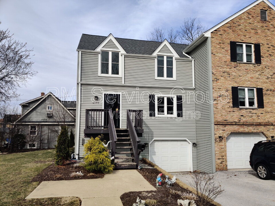 4946 Florence Ave in Downers Grove, IL - Building Photo