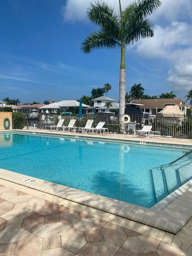 860 Panama Ct in Marco Island, FL - Building Photo - Building Photo