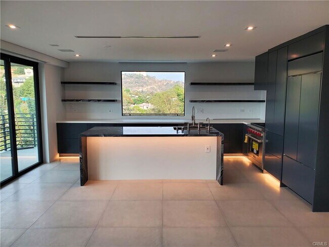 5710 Hill Oak Dr in Los Angeles, CA - Building Photo - Building Photo