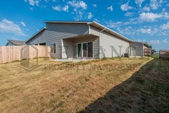 5281 N Toben Ct in Bel Aire, KS - Building Photo - Building Photo