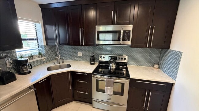 2649 Carambola Cir N in Coconut Creek, FL - Building Photo - Building Photo