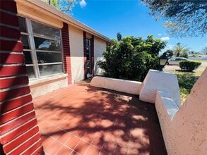 7811 Embassy Blvd in Port Richey, FL - Building Photo - Building Photo