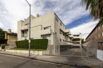 15015 Sherman Way in Van Nuys, CA - Building Photo - Building Photo