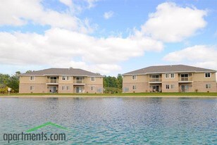 Timber Springs Apartments in Sheboygan Falls, WI - Foto de edificio - Building Photo