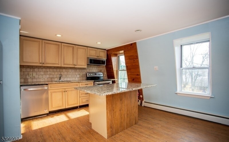 848 River Rd in Hillsborough Township, NJ - Building Photo