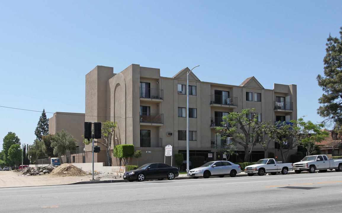 Laurel Canyon West in North Hollywood, CA - Foto de edificio