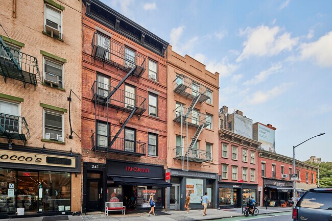 241 Bleecker St in New York, NY - Building Photo - Building Photo