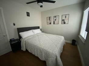 636 E 121st Pl in Los Angeles, CA - Foto de edificio - Building Photo