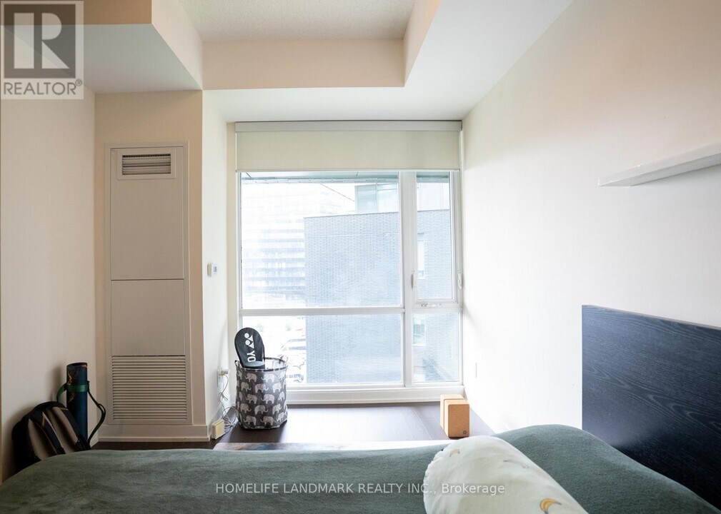 120-S120 Bayview Ave in Toronto, ON - Building Photo