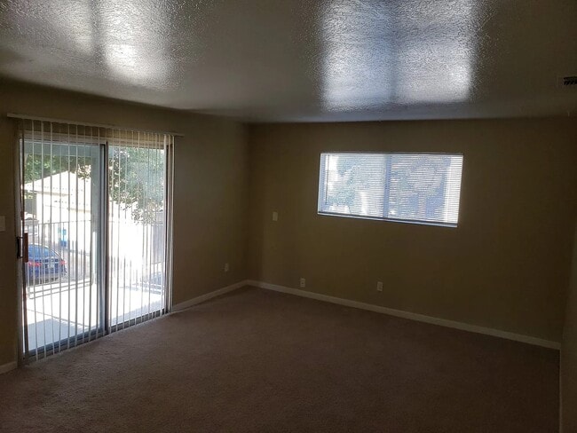 8081 Via de Palmas Ln, Unit 2 in Fair Oaks, CA - Foto de edificio - Building Photo