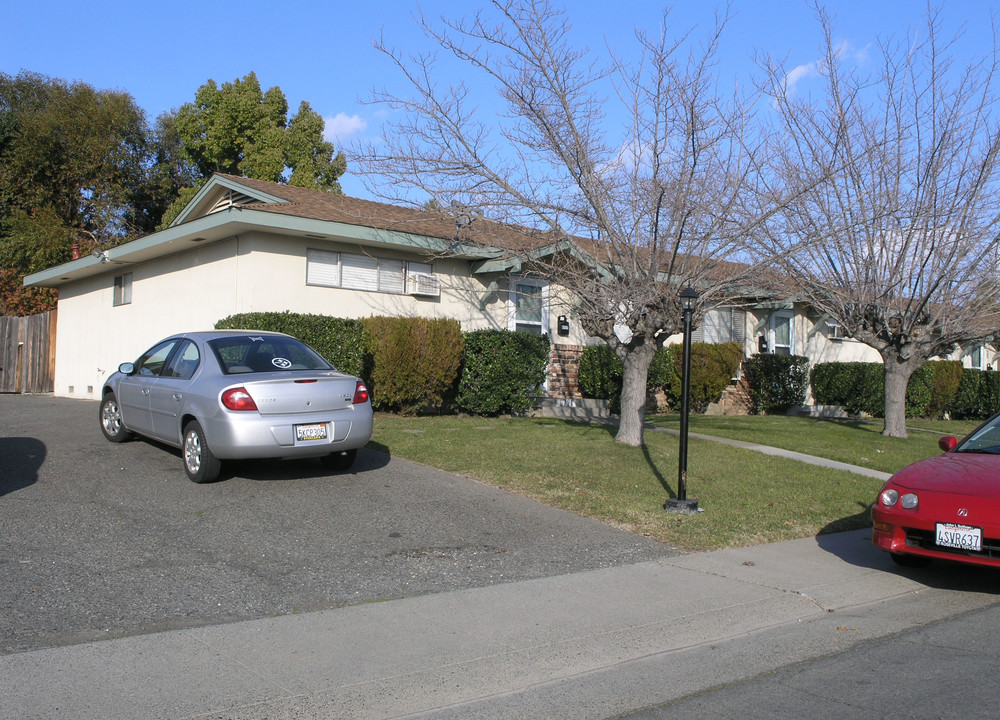 6721-6727 Greenback Ln in Citrus Heights, CA - Building Photo