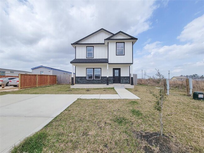 2731 Rd 5724 in Cleveland, TX - Building Photo - Building Photo