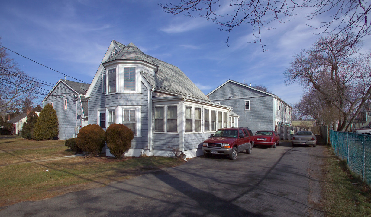 70 Winter St in Hyannis, MA - Building Photo