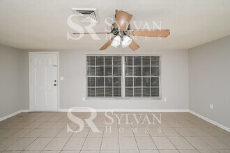 7025 Magnolia Valley Dr in New Port Richey, FL - Building Photo - Building Photo