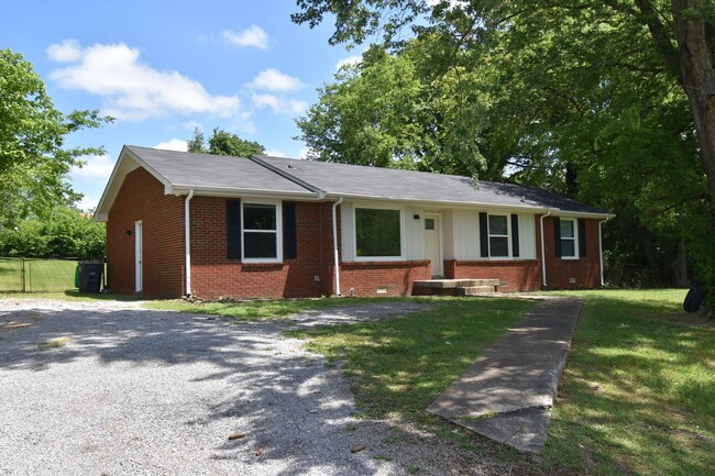 1579 Cherry Tree Dr in Clarksville, TN - Building Photo - Building Photo