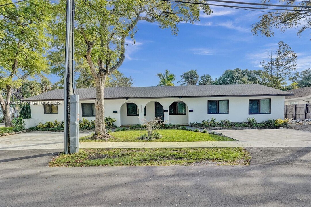 2300 SW 18th Terrace in Fort Lauderdale, FL - Building Photo
