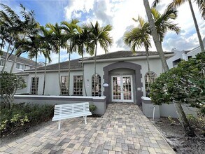 777 SW 111th Way in Pembroke Pines, FL - Foto de edificio - Building Photo